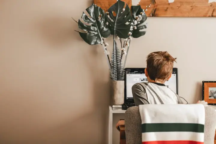 Laptop vagy PC: melyiket válasszuk egy iskolás számára?